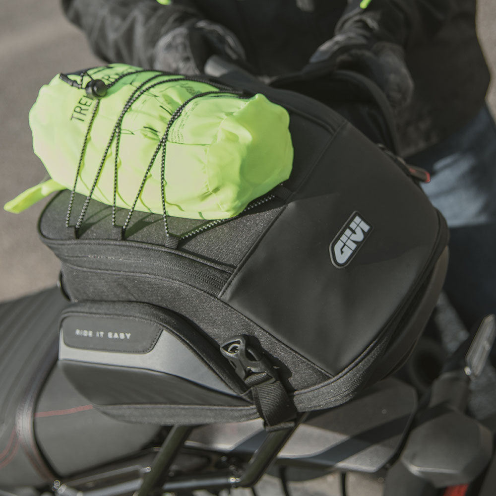 Sadelväska Givi Easy08 Spännremmar 19-23 Liter - ÖREBRO MC SERVICE